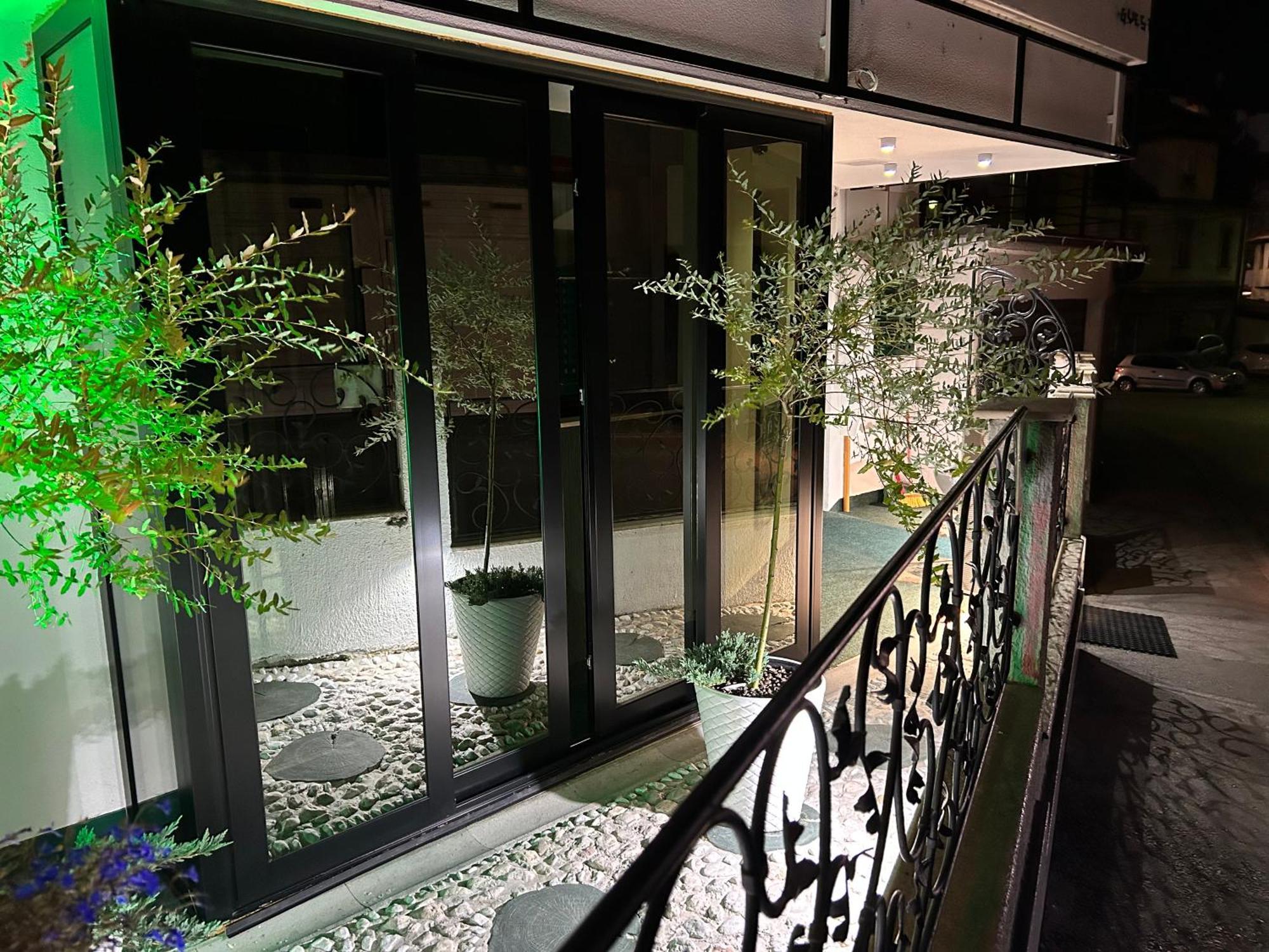 Halvat Guesthouse Сараево Екстериор снимка