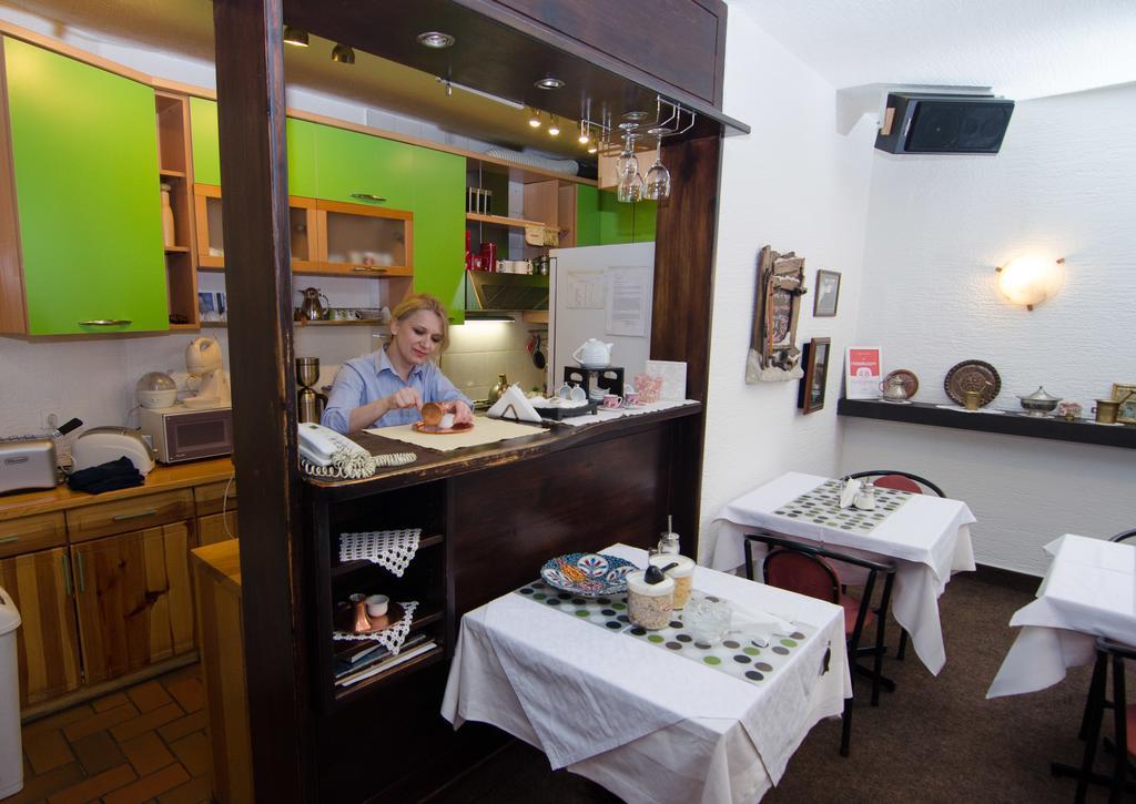 Halvat Guesthouse Сараево Екстериор снимка
