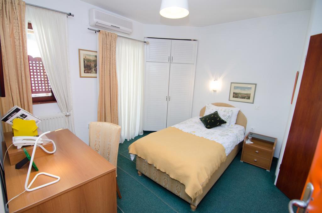 Halvat Guesthouse Сараево Екстериор снимка