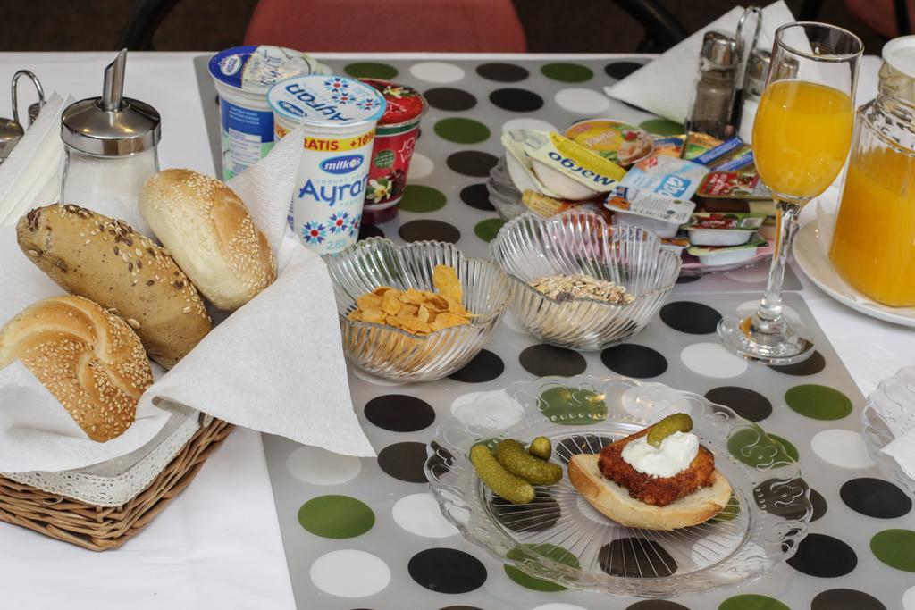 Halvat Guesthouse Сараево Екстериор снимка