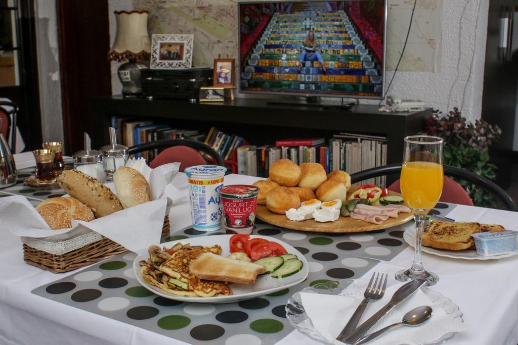 Halvat Guesthouse Сараево Екстериор снимка