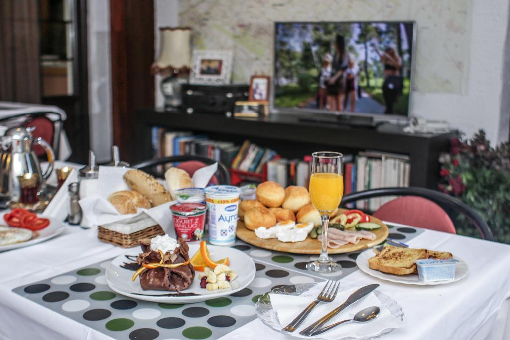 Halvat Guesthouse Сараево Екстериор снимка