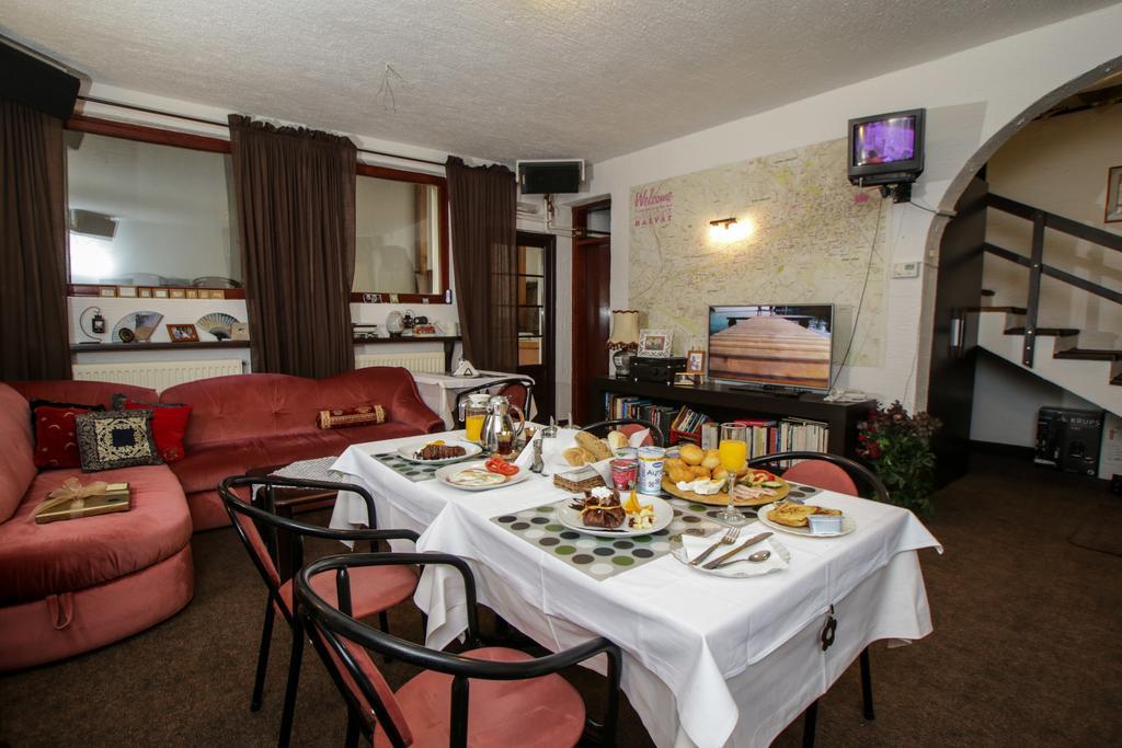 Halvat Guesthouse Сараево Екстериор снимка
