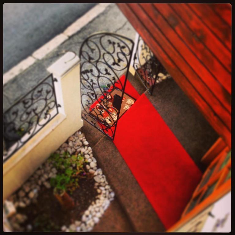 Halvat Guesthouse Сараево Екстериор снимка